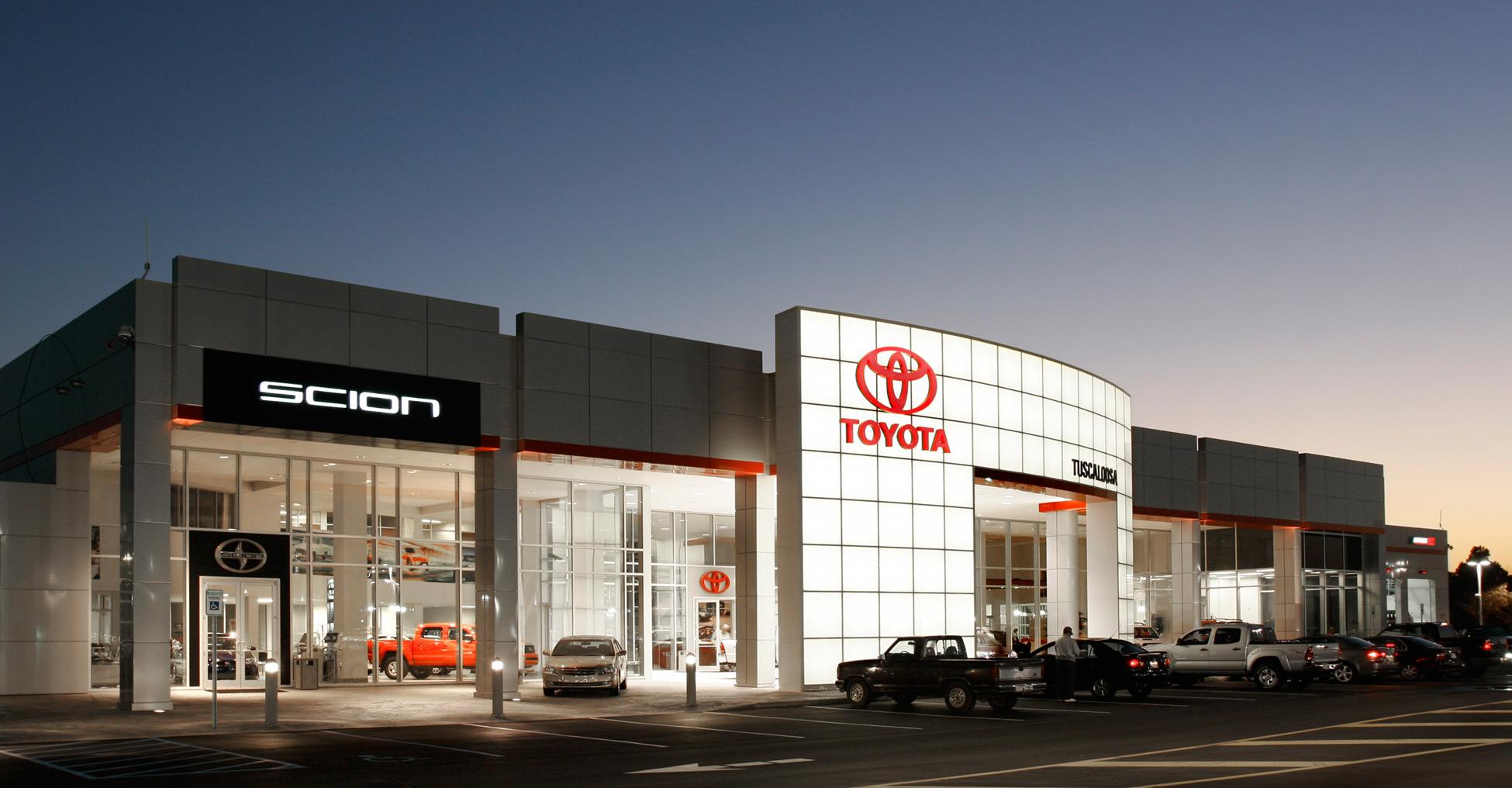 exterior of Tuscaloosa Toyota at night